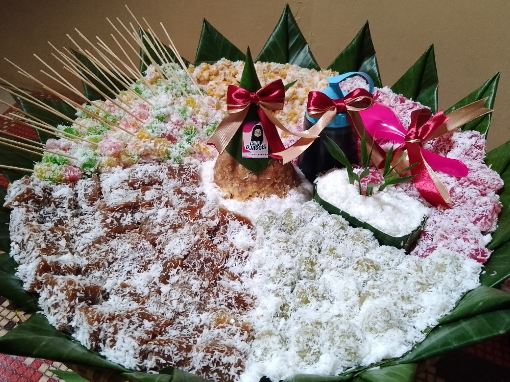 tumpeng tampa rotan besar kue djadoel olahan singkong