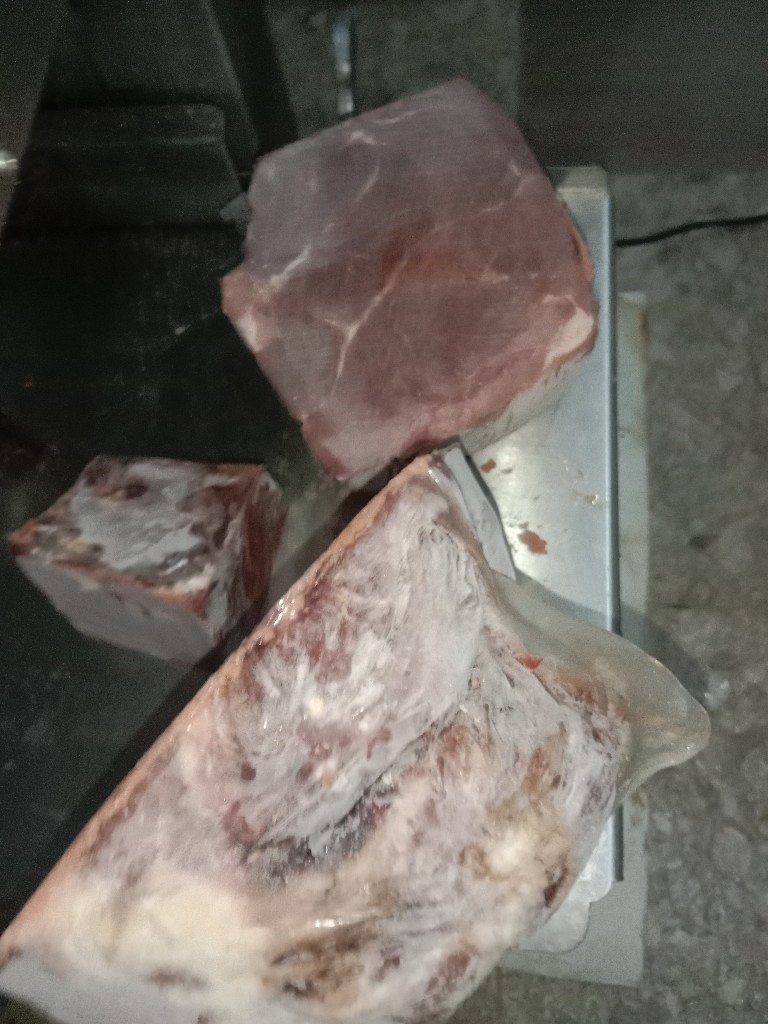 daging sapi dan kerbau beku